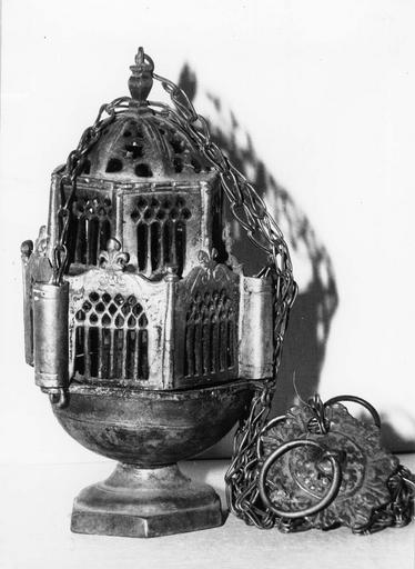 Encensoir en forme d'édifice religieux au décor fleurdelisé, cuivre et bronze