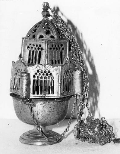 Encensoir en forme d'édifice religieux au décor fleurdelisé et étoile, cuivre argenté - © Ministère de la Culture (France), Médiathèque du patrimoine et de la photographie (objets mobiliers), tous droits réservés