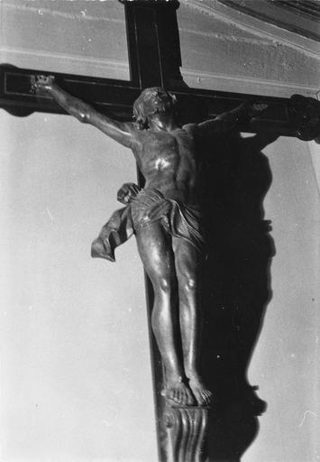 Statue : Christ en croix, bois sculpté - © Ministère de la Culture (France), Médiathèque du patrimoine et de la photographie (objets mobiliers), tous droits réservés