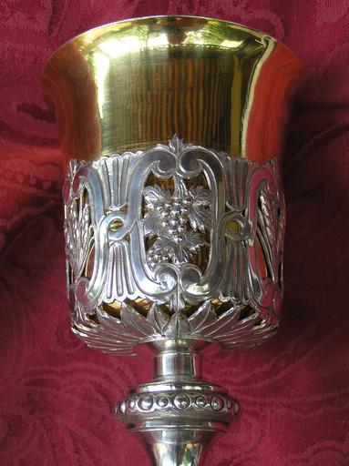 calice, détail de la coupe, vigne - © Ministère de la Culture (France), Médiathèque du patrimoine et de la photographie (objets mobiliers), tous droits réservés