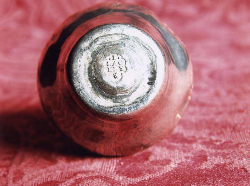 ciboire des malades (pyxide pédiculée des malades), détail du poinçon - © Ministère de la Culture (France), Médiathèque du patrimoine et de la photographie (objets mobiliers), tous droits réservés
