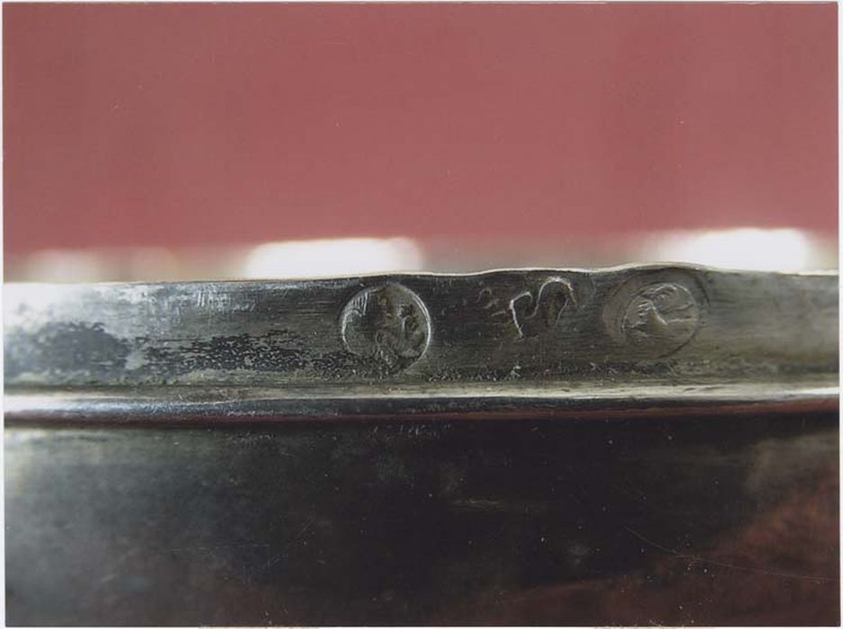 ciboire des malades, détail des poinçons - © Ministère de la Culture (France), Médiathèque du patrimoine et de la photographie, diffusion RMN-GP