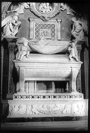 Chapelle San Giacomo : tombeau de Leonardo Bruni par Bernardo Rosselino