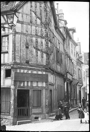 Façade à pans de bois sur rue