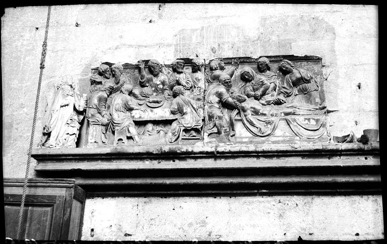 Bas-relief : mise au tombeau