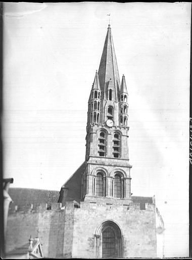 Clocher, côté ouest