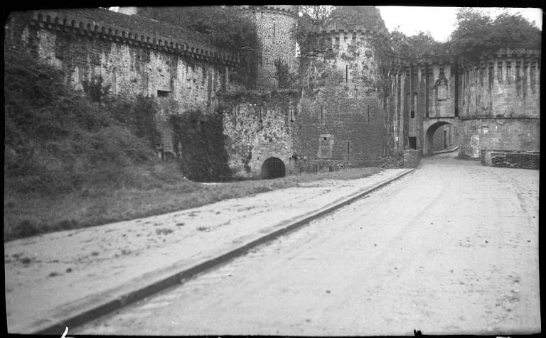 Porte Saint-Sulpice et tours