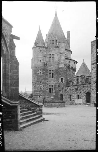 Tour Saint-Laurent, côté cour