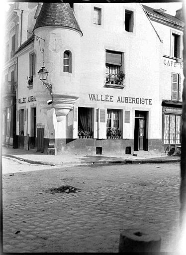 Tourelle d'angle sur une auberge