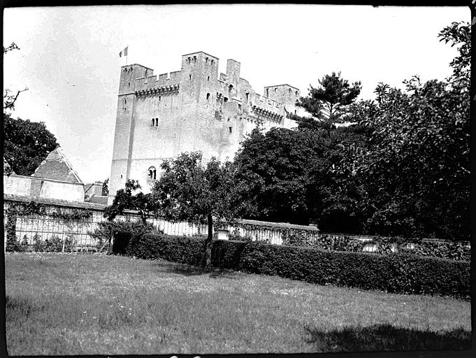 Vue éloignée du donjon