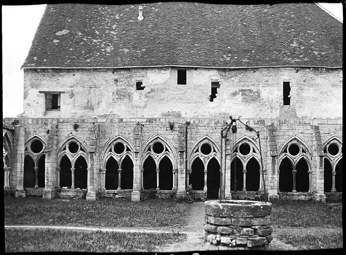 Cloître : façade ouest