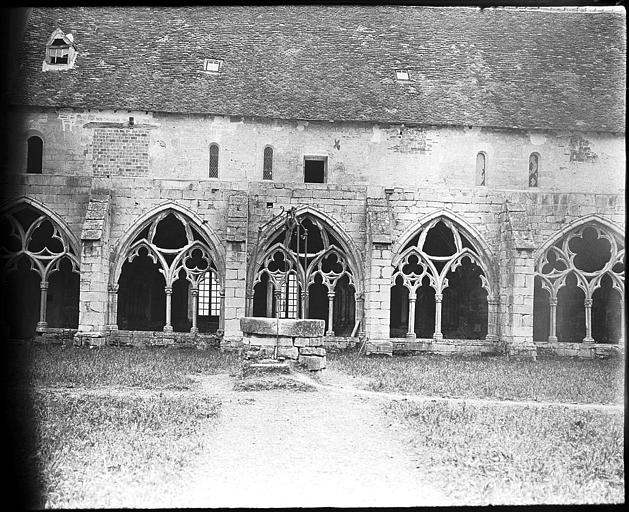 Cloître : façade est