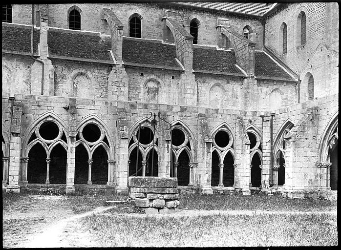 Cloître : façade nord