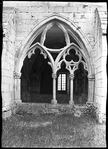 Cloître : arcade n°2bis