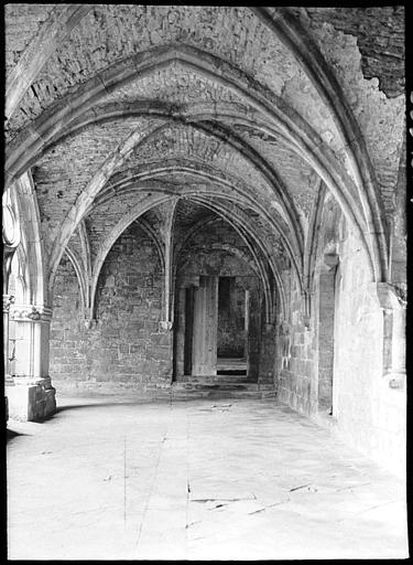 Cloître : fond côté est