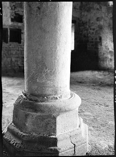 Cellier au sud : colonne