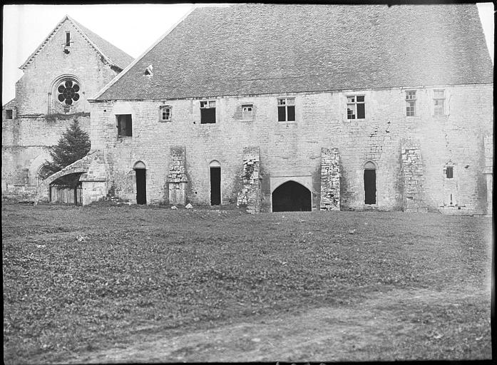 Façade près de l'entrée