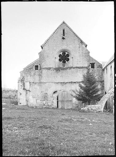 Façade et portail de l'église