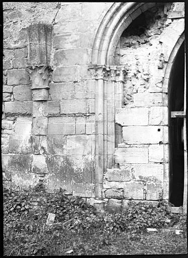 Porte d'entrée de l'église : détail