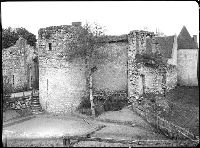 Fortifications extérieures, donjon et tour