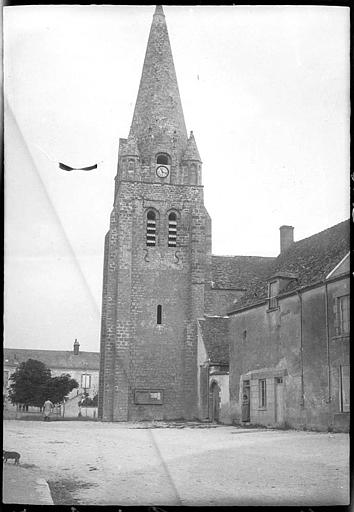 Clocher depuis la place