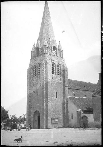 Clocher depuis la place