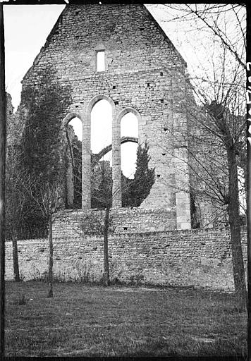 Pignon en ruines, arcades