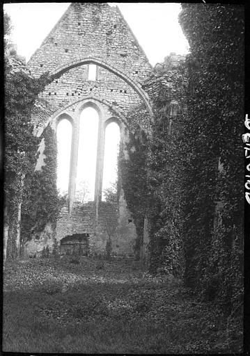 Pignon en ruines, arcades