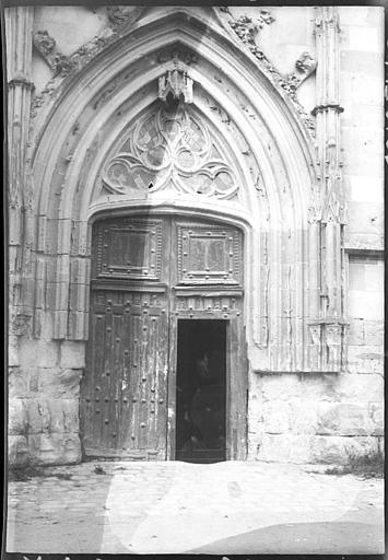 Porte d'entrée de la sacristie