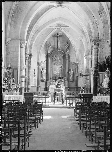 Intérieur : la nef et le choeur