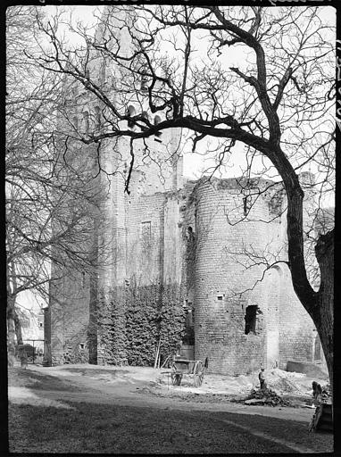 Clocher de l'église, tour du château