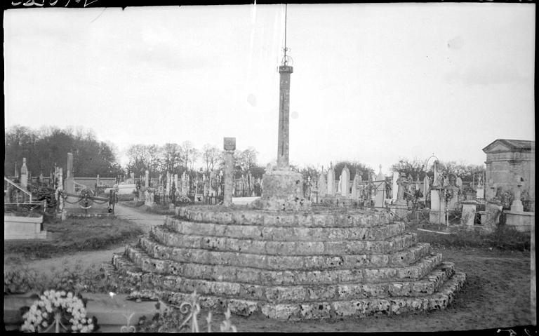 Vue d'ensemble au milieu du cimetière