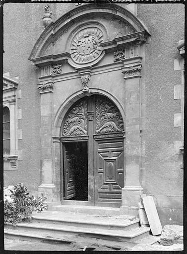 Chapelle du Vieux Séminaire : porte d'entrée