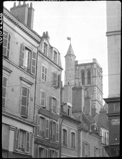 Tour du musée depuis une rue