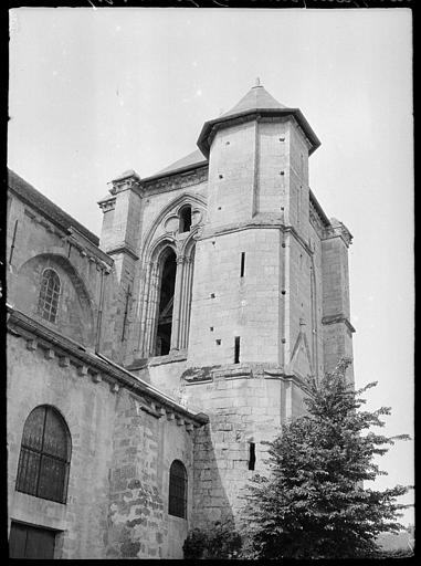 Façade latérale, partie supérieure, et clocher