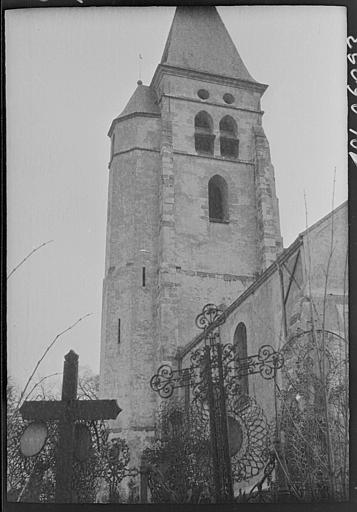 Clocher, croix de cimetière