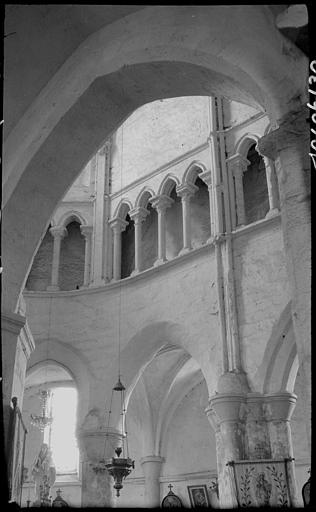 Intérieur : arcature du triforium du choeur