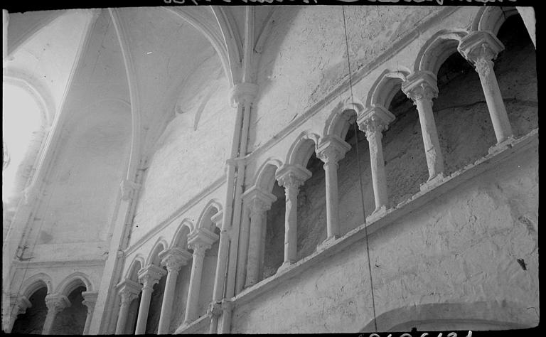 Intérieur : arcature du triforium du choeur