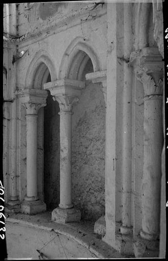 Intérieur : arcature du triforium du choeur