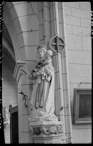 Intérieur : statue de la Vierge à l'Enfant