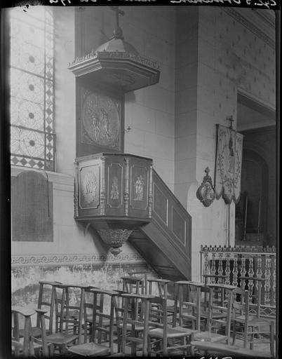 Intérieur : la chaire