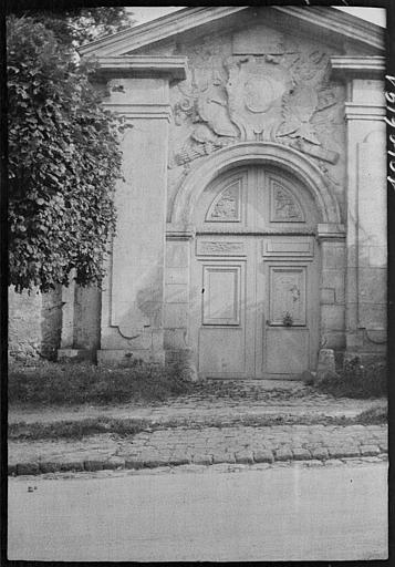 Porte d'honneur du parc du château