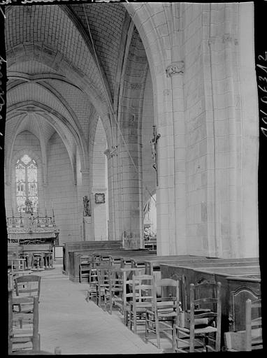 Intérieur : la nef vers le choeur