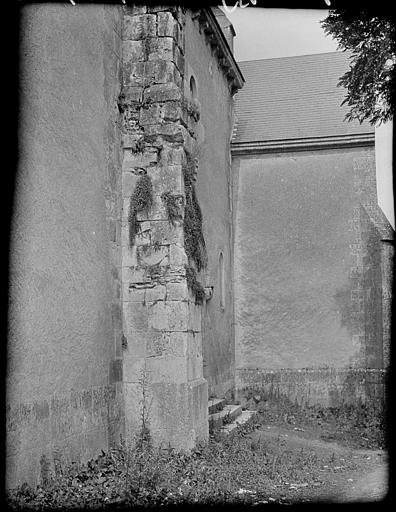 Façade latérale : contrefort détérioré