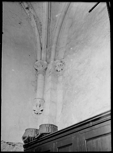 Chapelle de gauche près du choeur : retombées de voûte