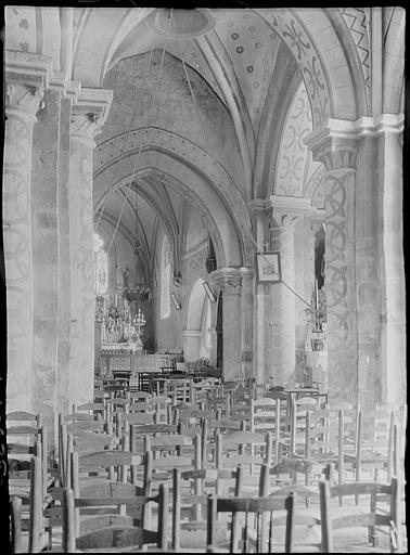 Intérieur : la nef vers le choeur