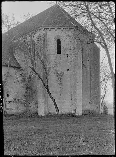 Chapelle : abside à contreforts