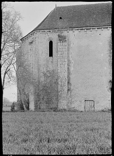 Chapelle : abside à contreforts