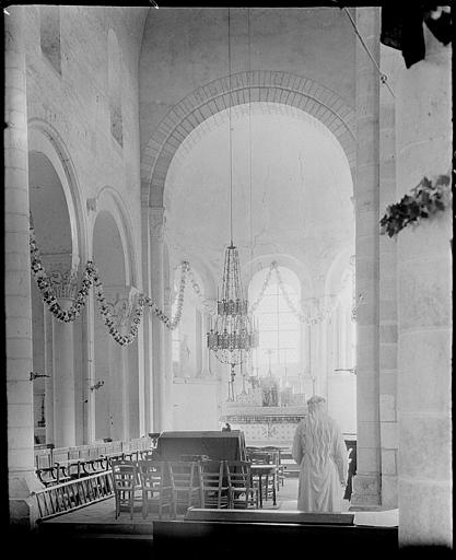 Intérieur : la nef vers le choeur