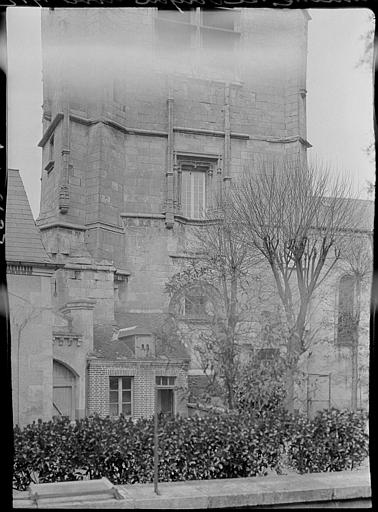 Tour, côté presbytère : partie inférieure